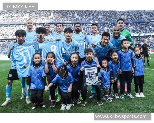 大连好男儿足球创意展现青春活力与团队精神的完美结合